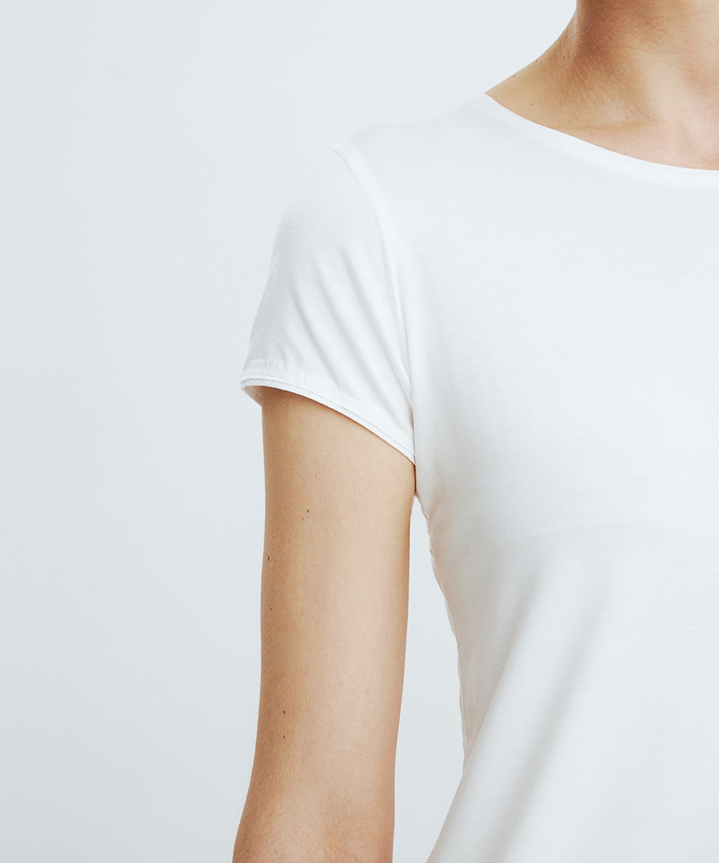 White Classic T-Shirt No. 209