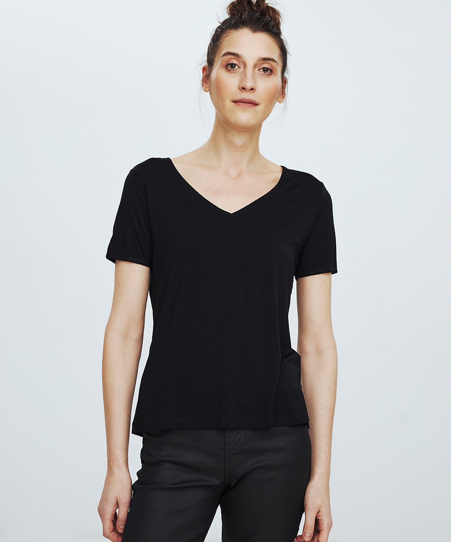 Black Classic V-neck No. 126