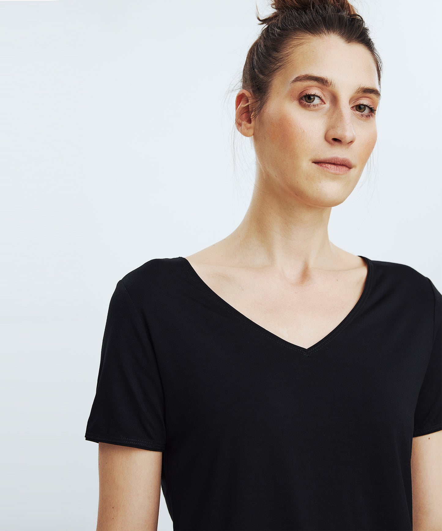 Black Classic V-neck No. 126