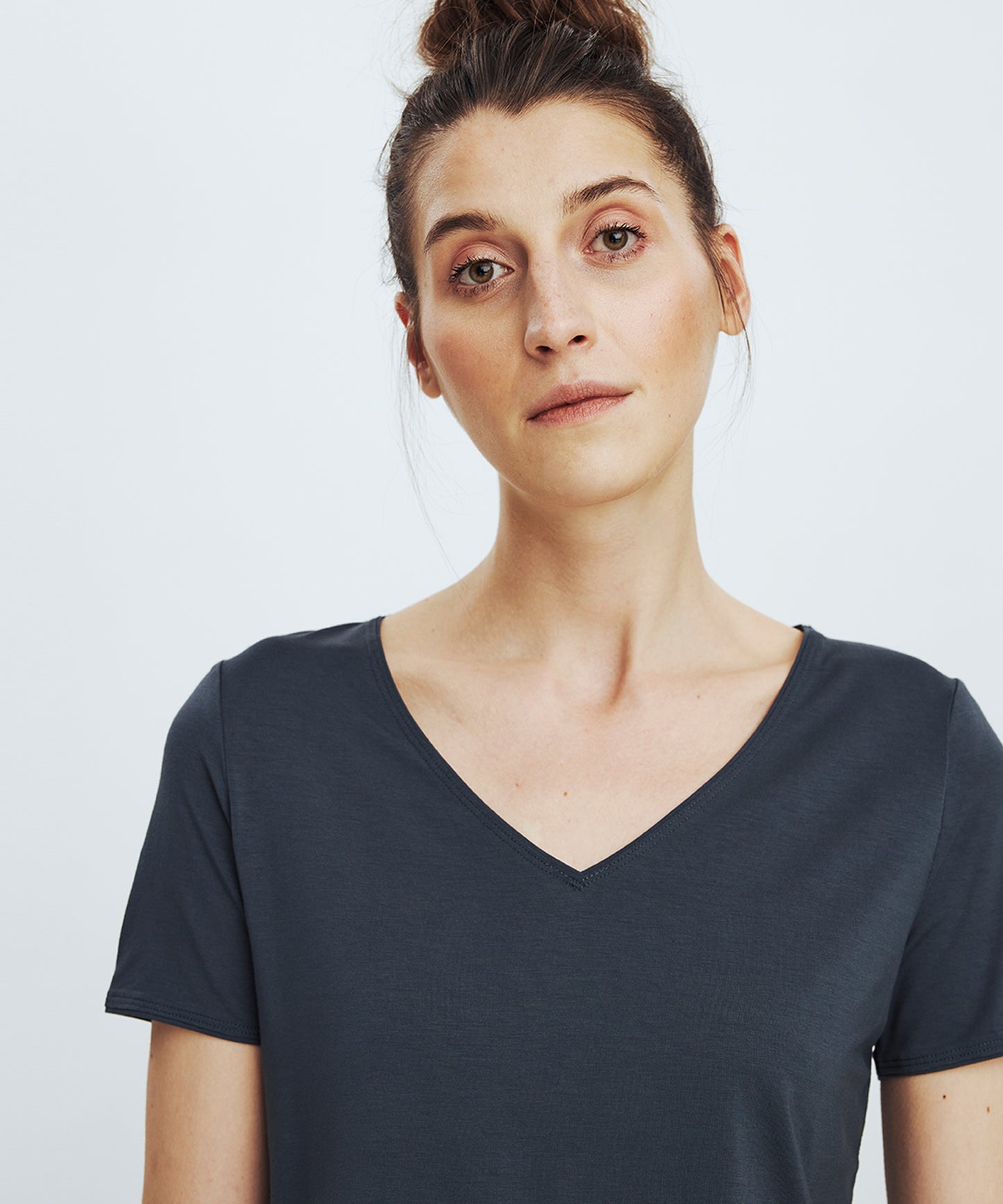 Dark Cool Grey Classic V-neck No. 126