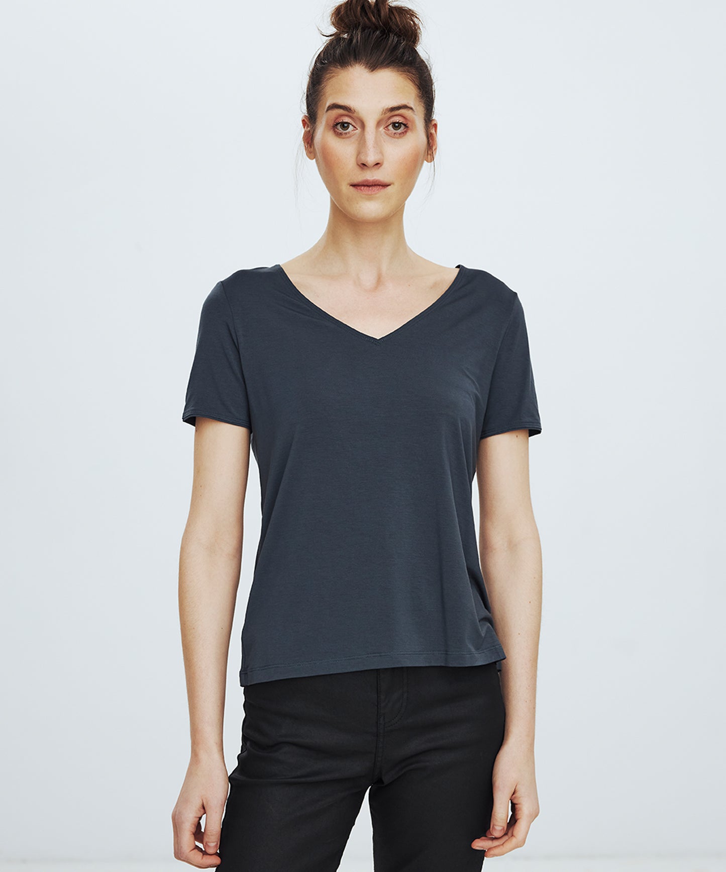 Dark Cool Grey Classic V-neck No. 126