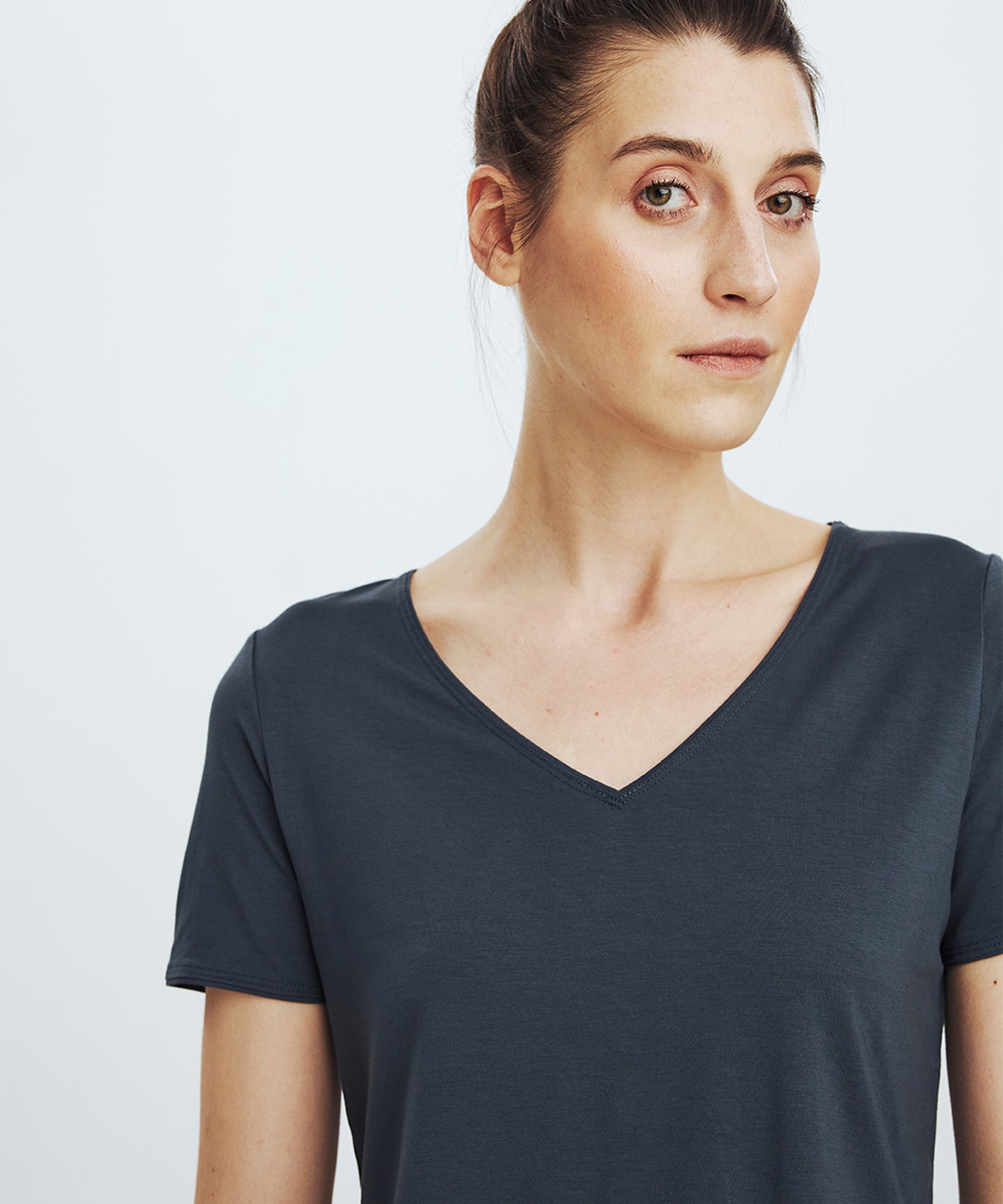 Dark Cool Grey Classic V-neck No. 126
