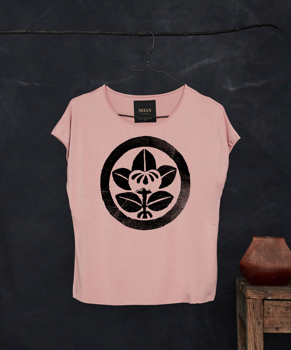 Hosoban benizuri-e sign light pink t-shirt woman