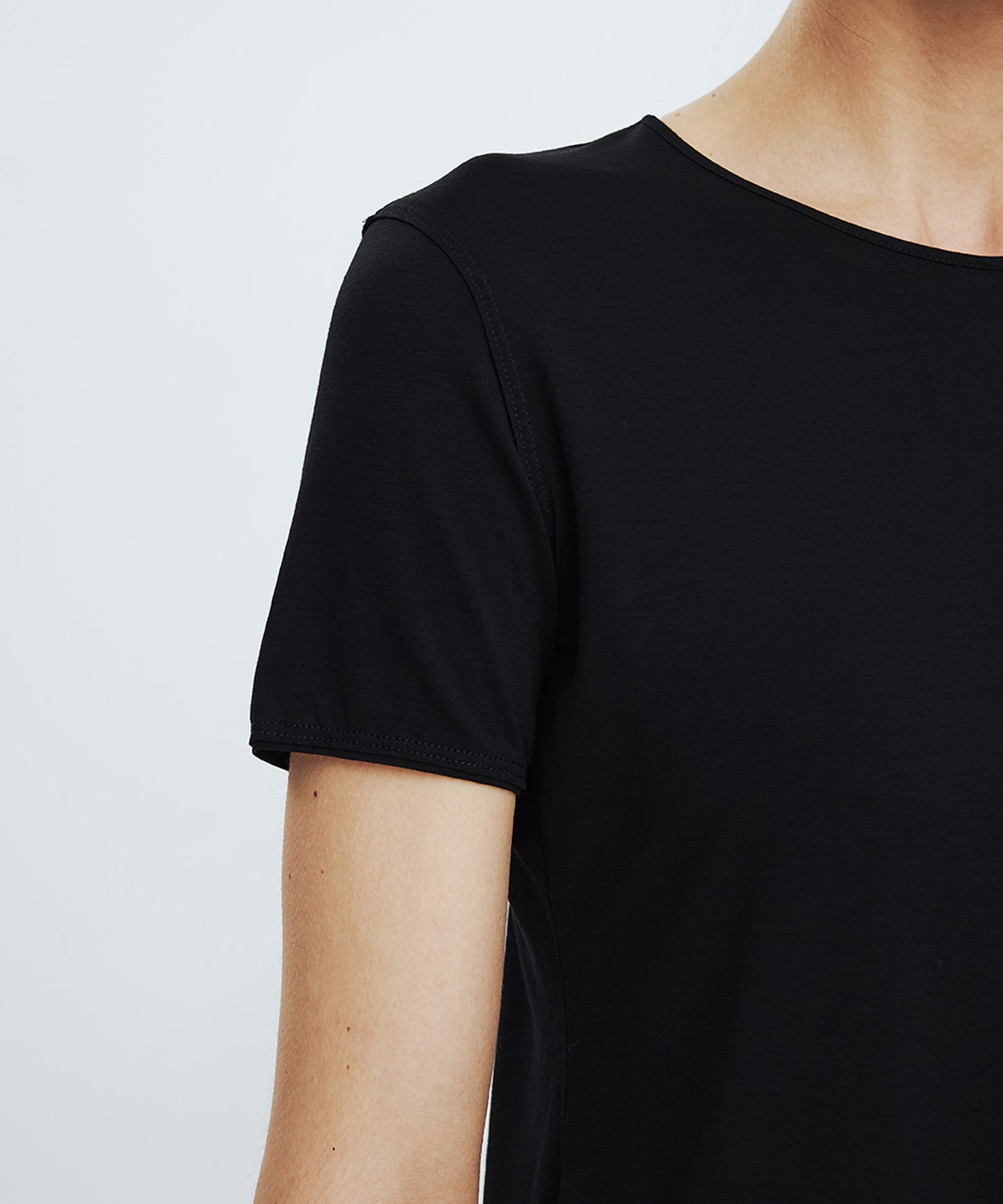 Black Classic T-Shirt No. 901