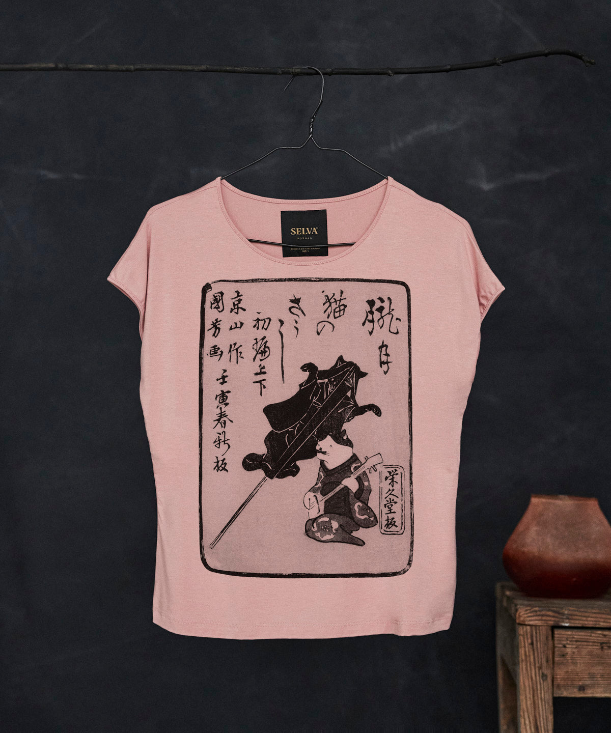 Utagawa Kuniyoshi no. 35 light pink t-shirt woman