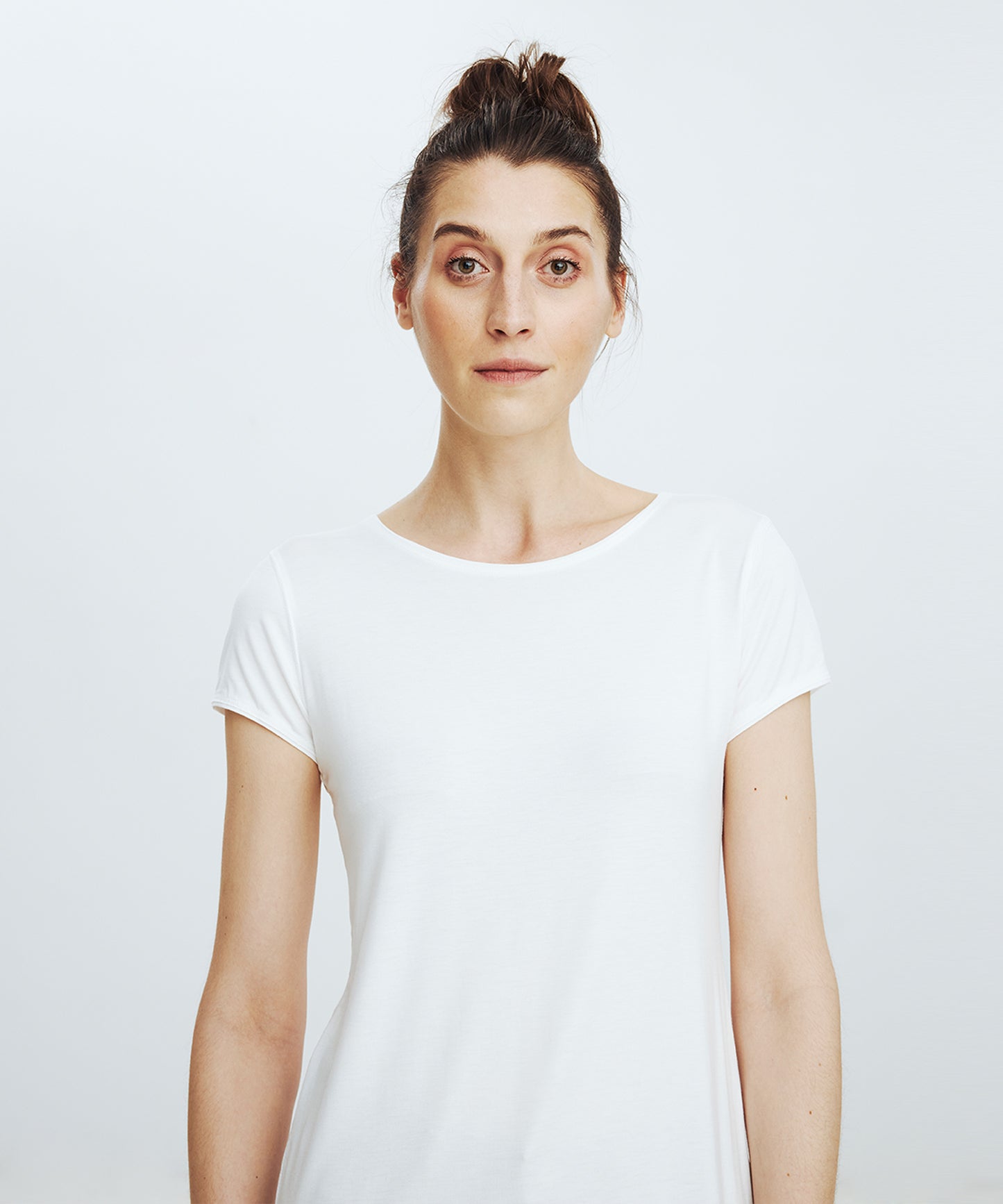 White Classic T-Shirt No. 209
