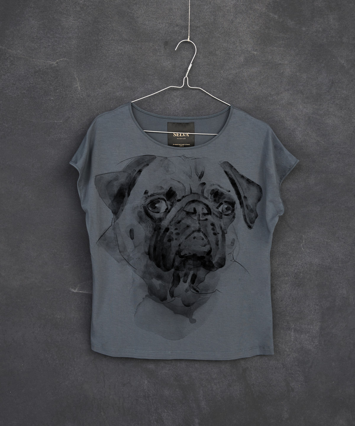 Pug dark cool gray t-shirt woman