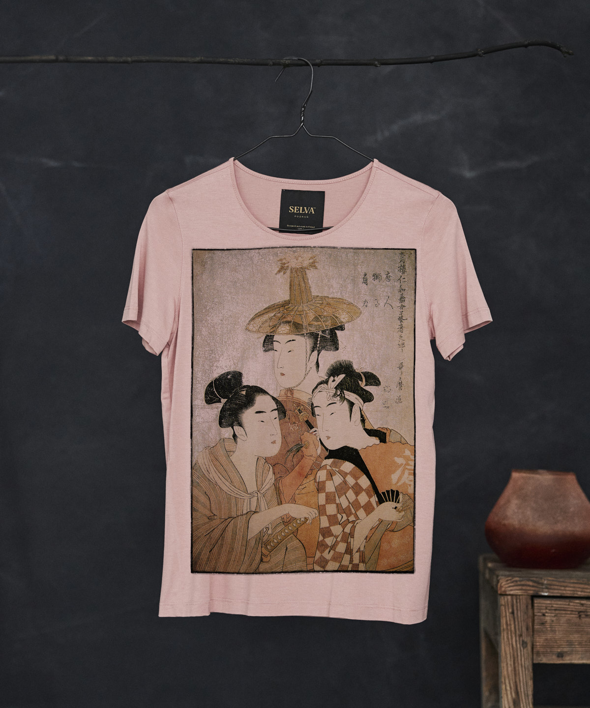 Kitagawa Utamaro no.74 light pink t-shirt woman