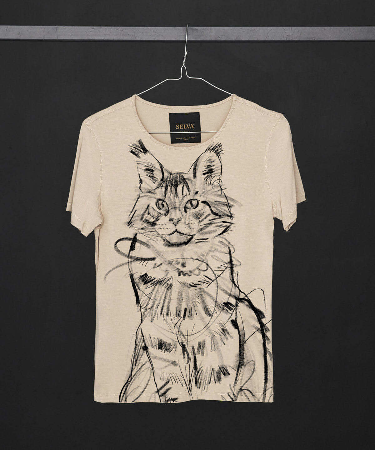 Maine Coon Cat hummus T-shirt Woman